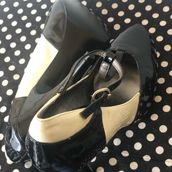 Guess Patent Leather T-Strap Stilettos Sz 9 - Picture 2 of 8